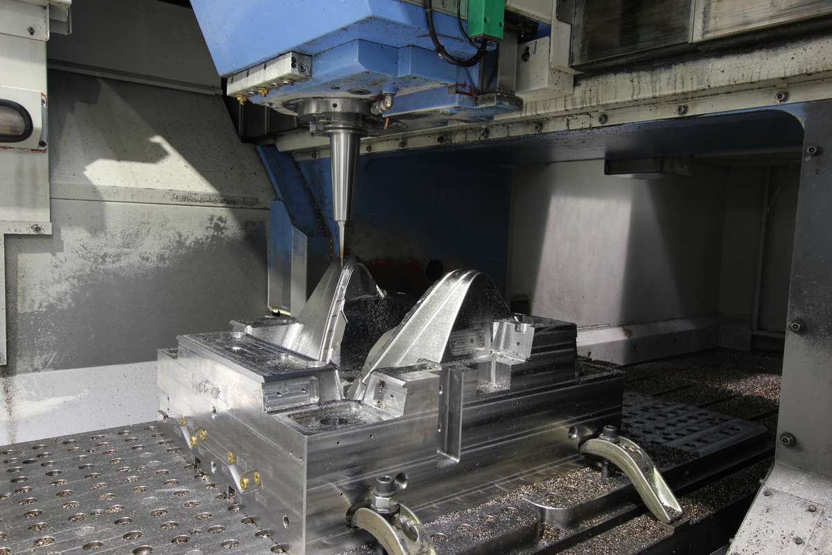 Cosmac - Produzione - Fresatura - MAZAK FJV 50/80
