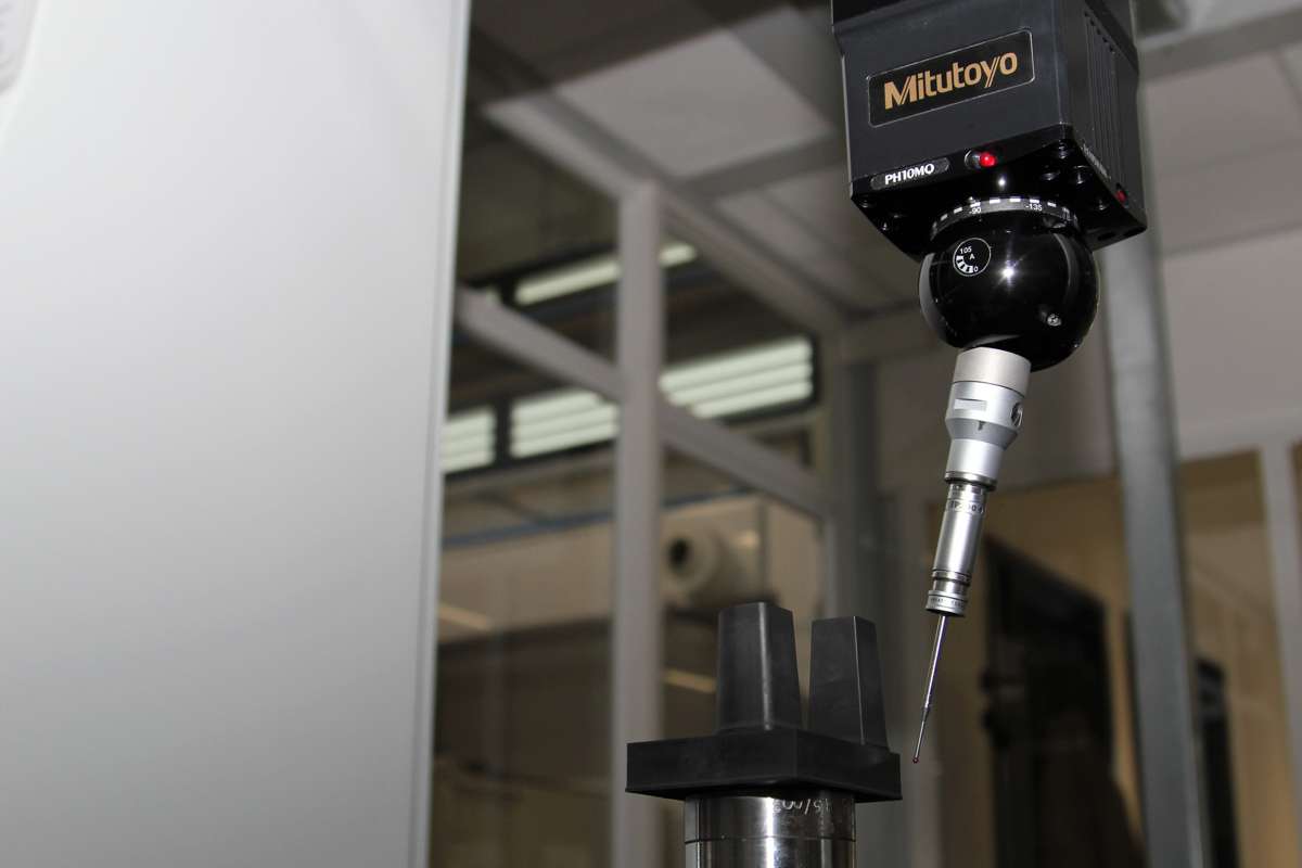Cosmac - Produzione - Sala metrologica - MITUTOYO CRYSTA APEX
