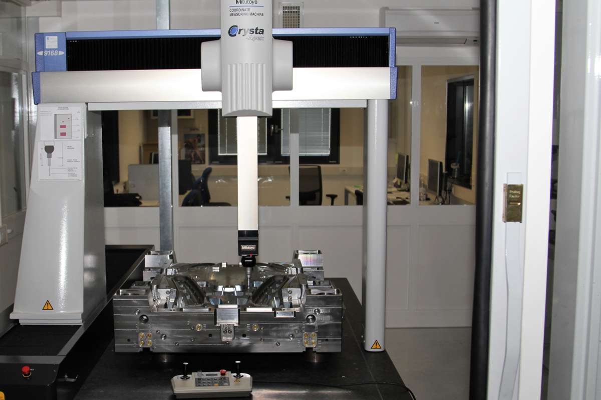Cosmac - Produzione - Sala metrologica - MITUTOYO CRYSTA APEX